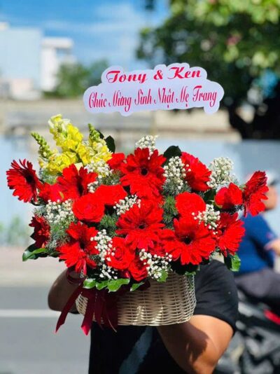 Giỏ Hoa Tươi Xinh Tràn Sắc - BBGH26